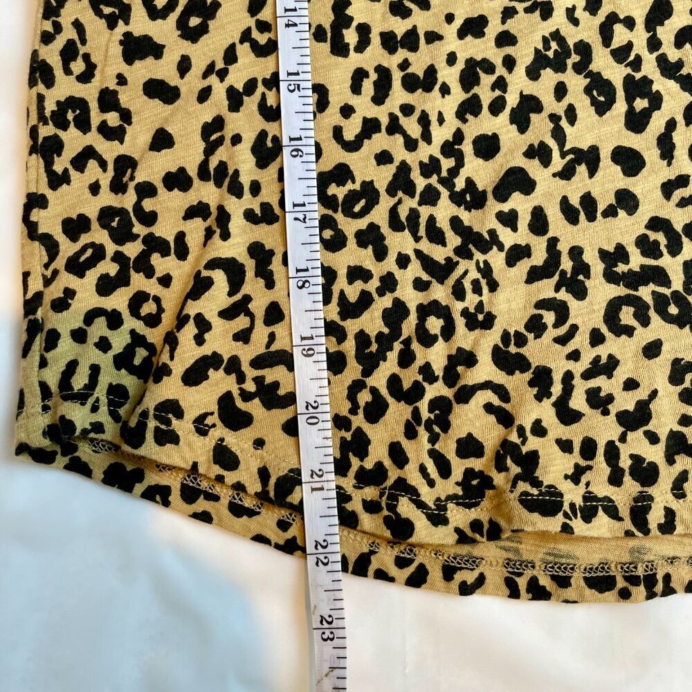 Old Navy Cheetah print T-shirt Size M - Picture 5 of 5
